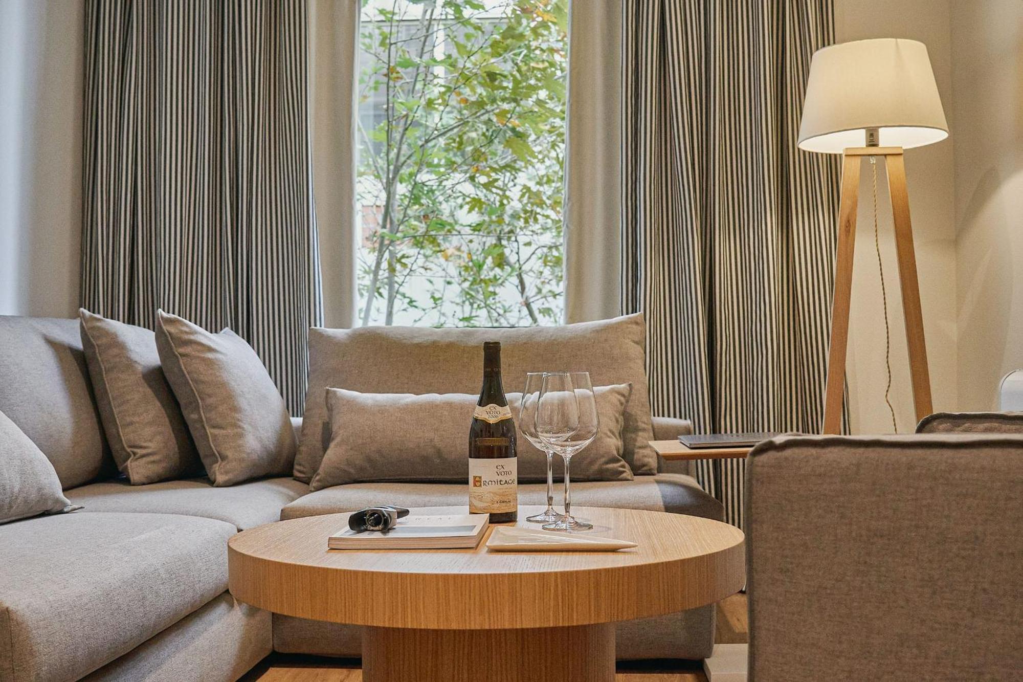 Viola Comfort Suite Atenas Exterior foto